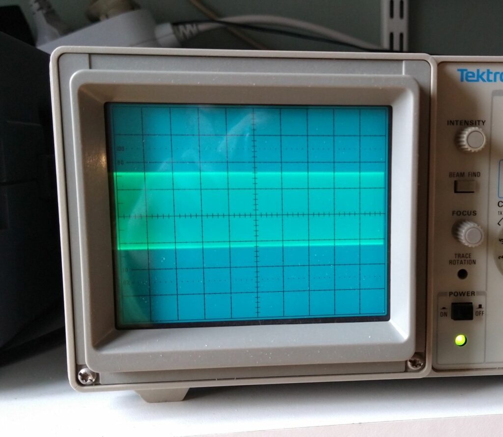 Tektronix analogue scope, 50kHz sine wave, 500us/div